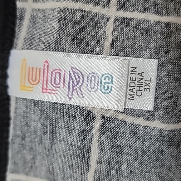 🆕️ LuLaRoe "LYNNAE" top 3XL New With Tags *Firm* black and white plaid - Picture 6 of 9